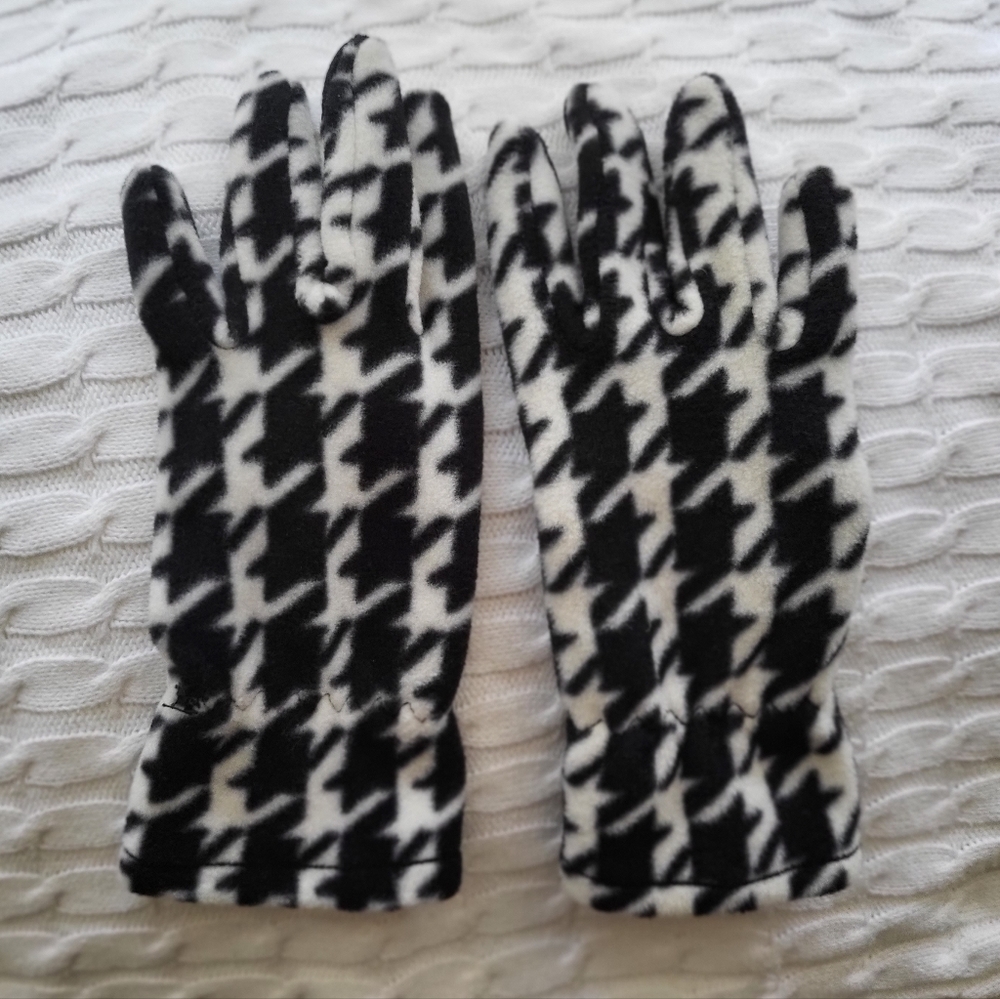 Houndstooth Fleece Gloves